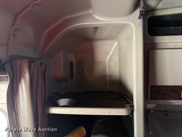 image for item FK3297 2017 Peterbilt 389 semi truck