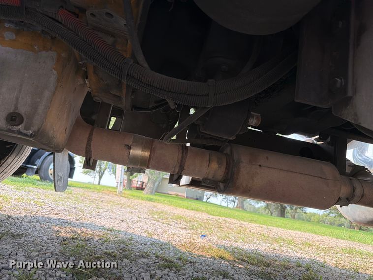 image for item FK3297 2017 Peterbilt 389 semi truck