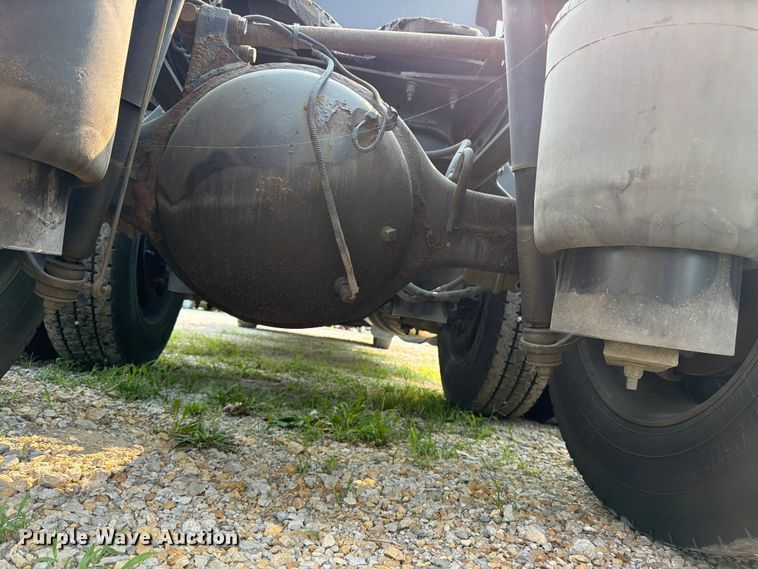 image for item FK3297 2017 Peterbilt 389 semi truck
