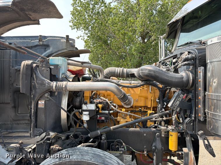 image for item FK3297 2017 Peterbilt 389 semi truck