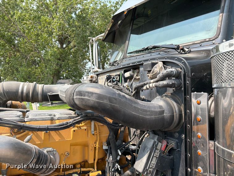 image for item FK3297 2017 Peterbilt 389 semi truck
