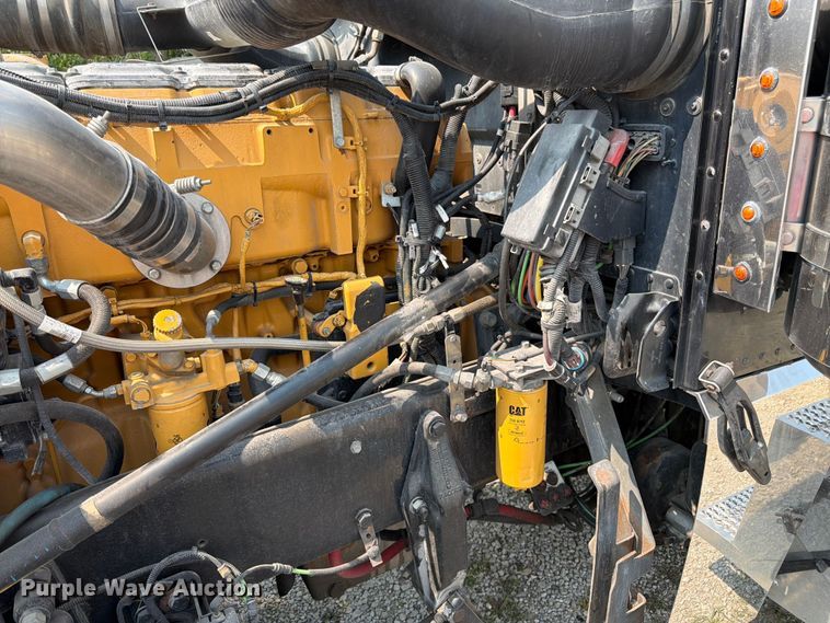 image for item FK3297 2017 Peterbilt 389 semi truck