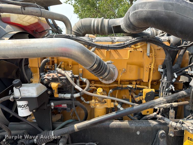 image for item FK3297 2017 Peterbilt 389 semi truck