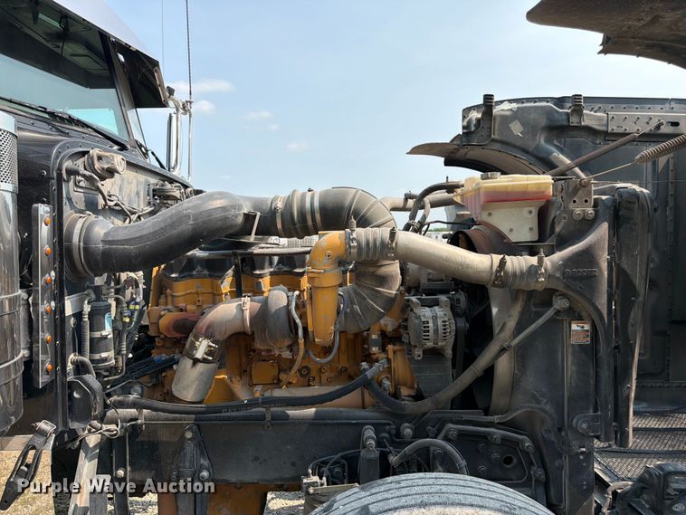 image for item FK3297 2017 Peterbilt 389 semi truck