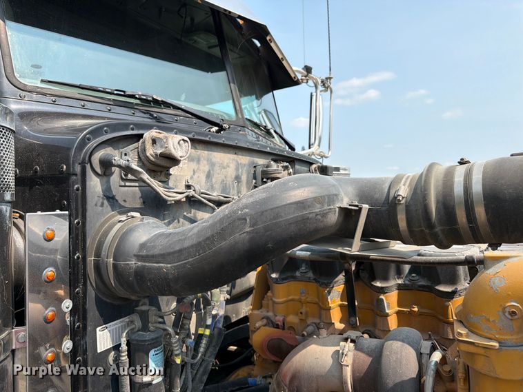 image for item FK3297 2017 Peterbilt 389 semi truck