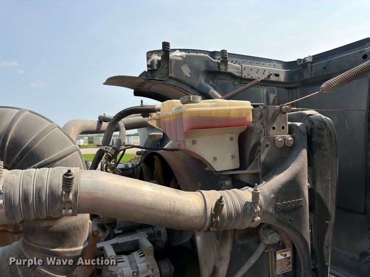 image for item FK3297 2017 Peterbilt 389 semi truck