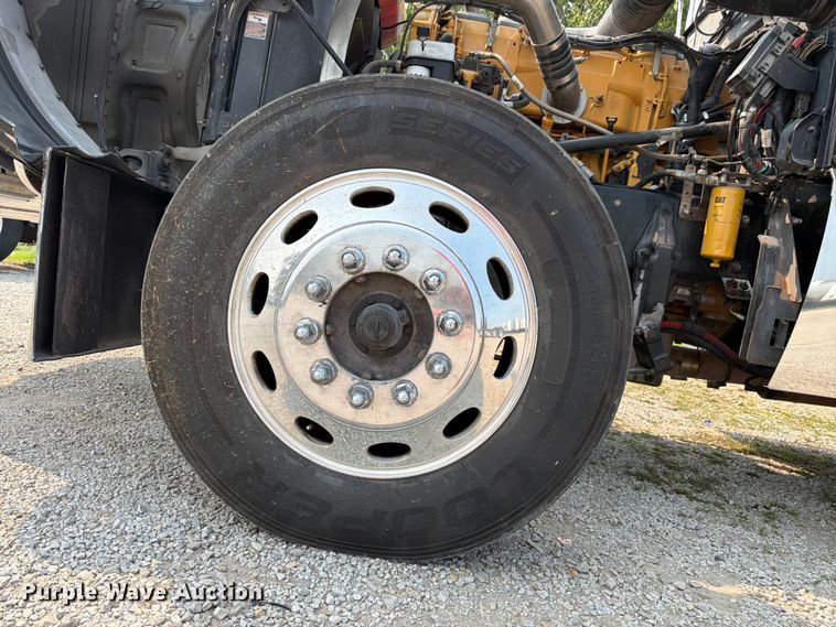image for item FK3297 2017 Peterbilt 389 semi truck