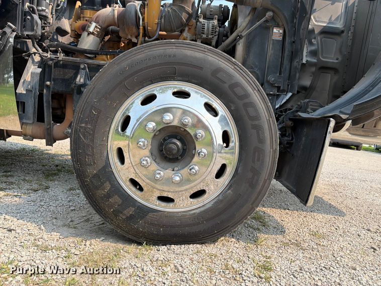 image for item FK3297 2017 Peterbilt 389 semi truck