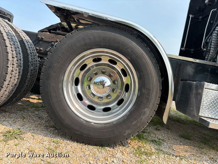 image for item FK3297 2017 Peterbilt 389 semi truck