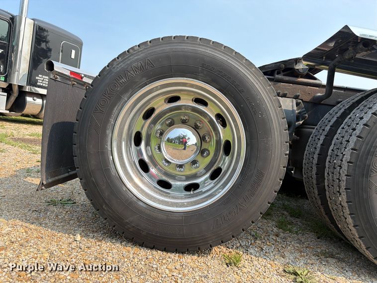 image for item FK3297 2017 Peterbilt 389 semi truck