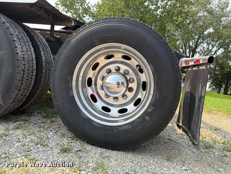 image for item FK3297 2017 Peterbilt 389 semi truck