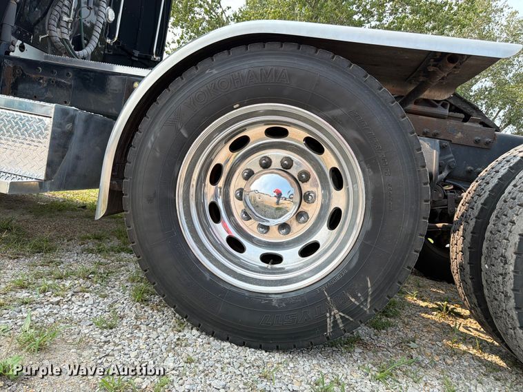image for item FK3297 2017 Peterbilt 389 semi truck