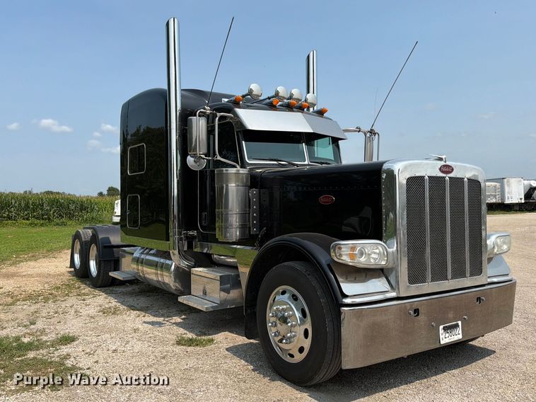 image for item FK3298 2016 Peterbilt 389 semi truck