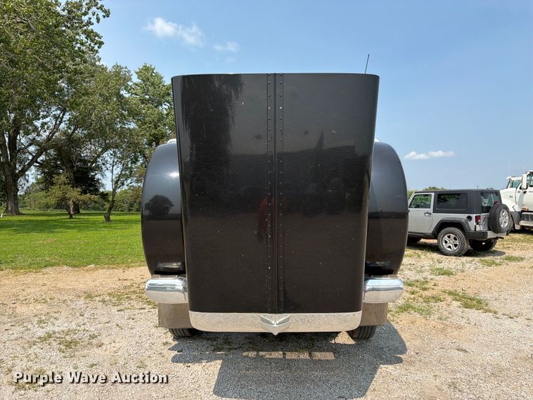 image for item FK3298 2016 Peterbilt 389 semi truck