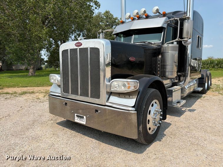 image for item FK3298 2016 Peterbilt 389 semi truck