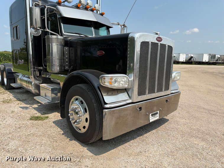 image for item FK3298 2016 Peterbilt 389 semi truck