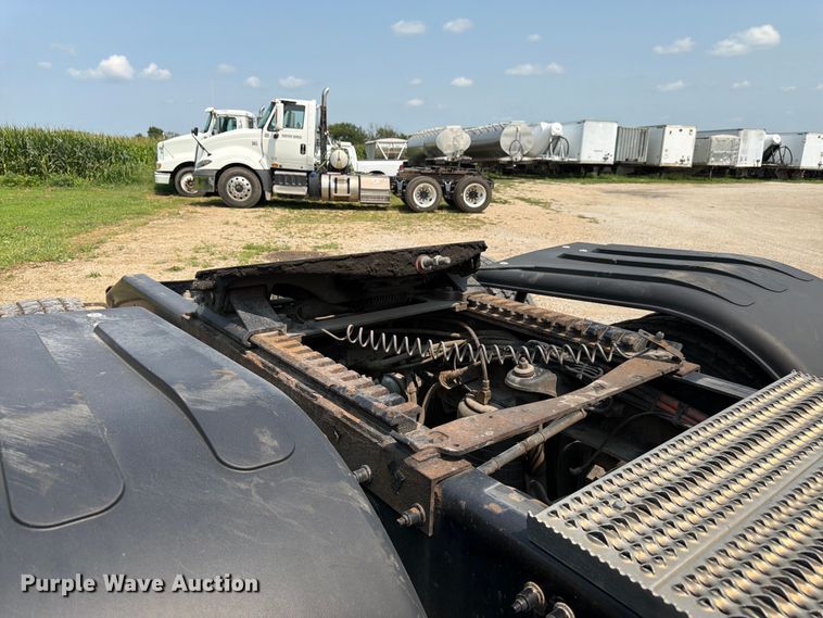 image for item FK3298 2016 Peterbilt 389 semi truck