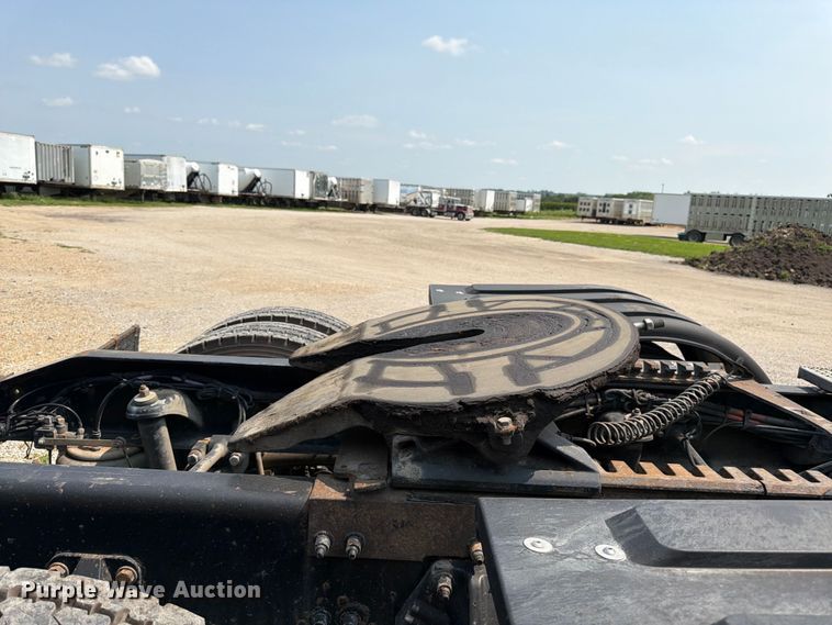 image for item FK3298 2016 Peterbilt 389 semi truck