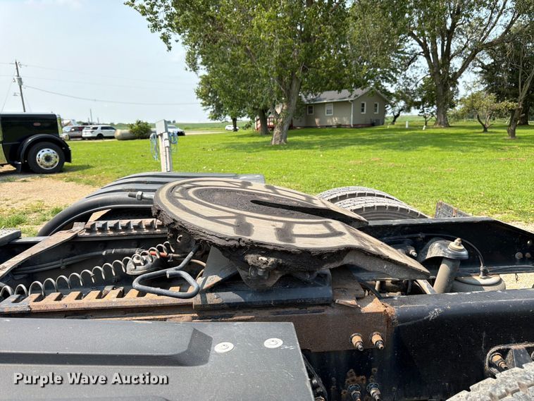 image for item FK3298 2016 Peterbilt 389 semi truck