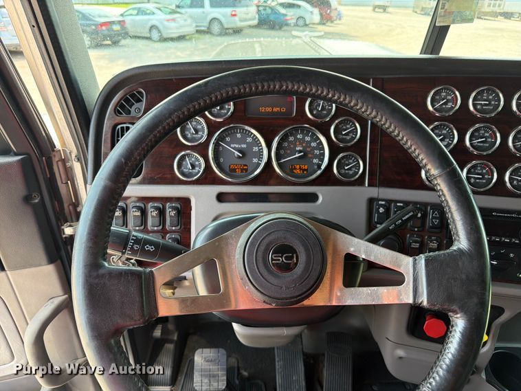 image for item FK3298 2016 Peterbilt 389 semi truck