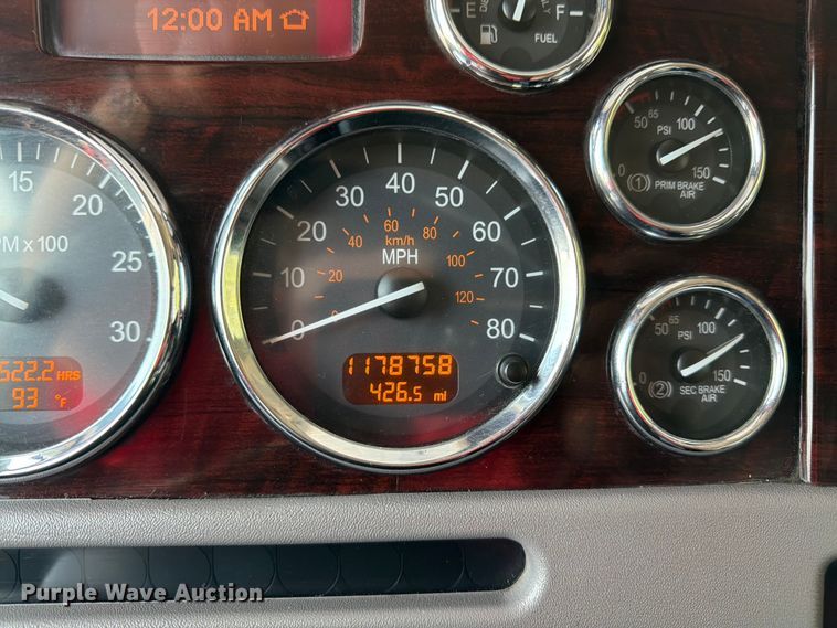 image for item FK3298 2016 Peterbilt 389 semi truck