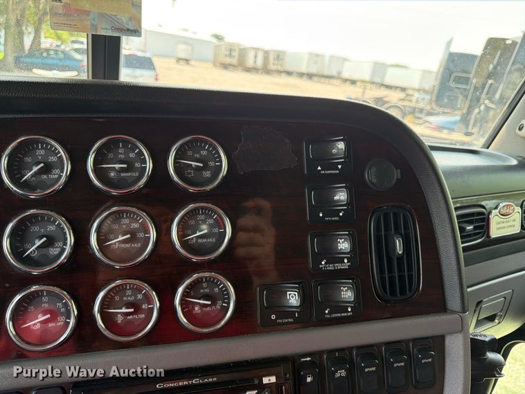image for item FK3298 2016 Peterbilt 389 semi truck