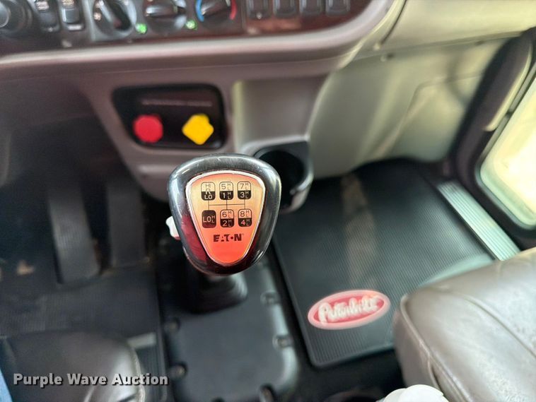 image for item FK3298 2016 Peterbilt 389 semi truck