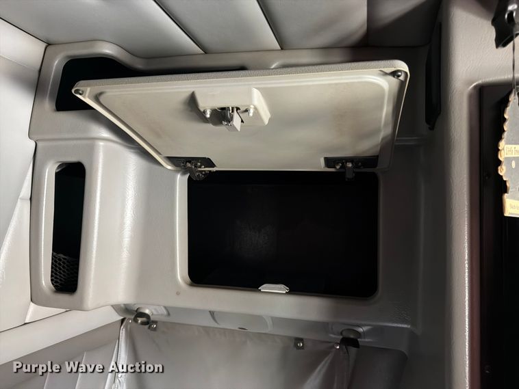 image for item FK3298 2016 Peterbilt 389 semi truck