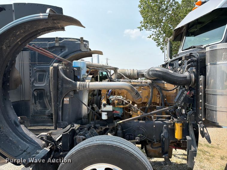 image for item FK3298 2016 Peterbilt 389 semi truck
