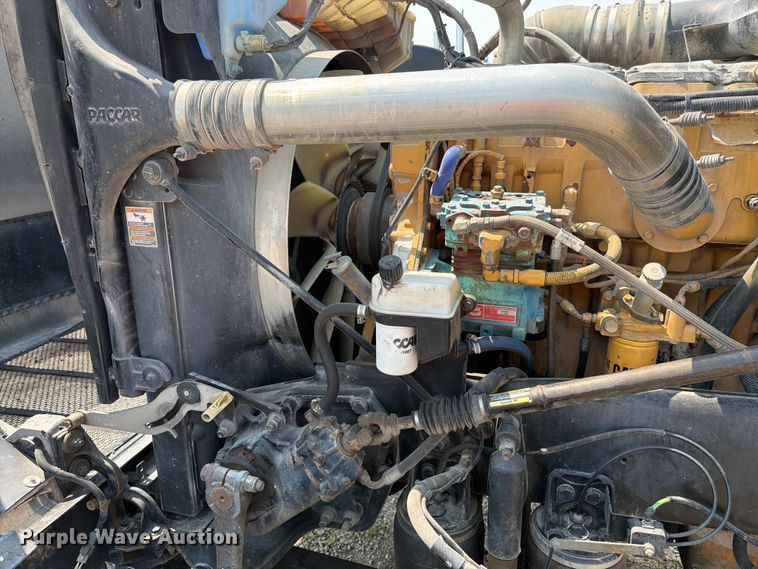 image for item FK3298 2016 Peterbilt 389 semi truck