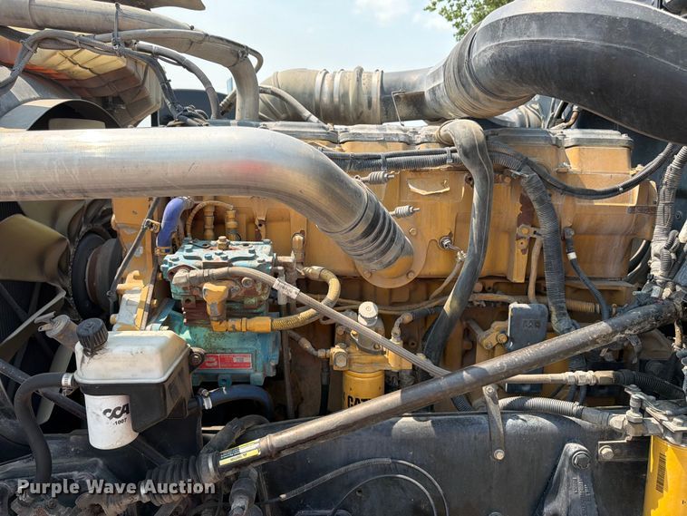 image for item FK3298 2016 Peterbilt 389 semi truck