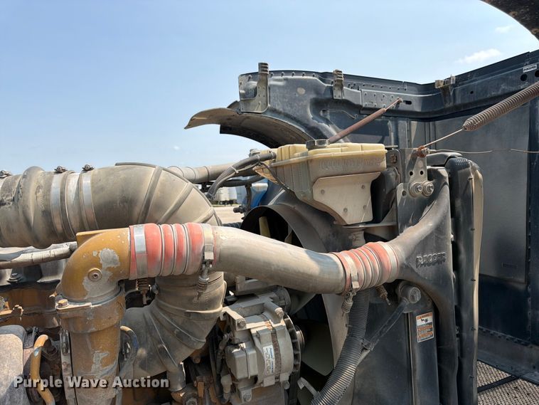image for item FK3298 2016 Peterbilt 389 semi truck