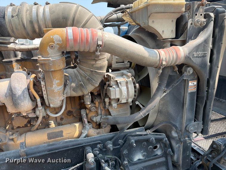 image for item FK3298 2016 Peterbilt 389 semi truck
