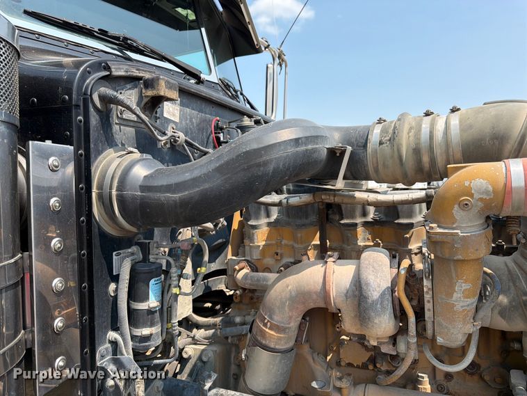 image for item FK3298 2016 Peterbilt 389 semi truck