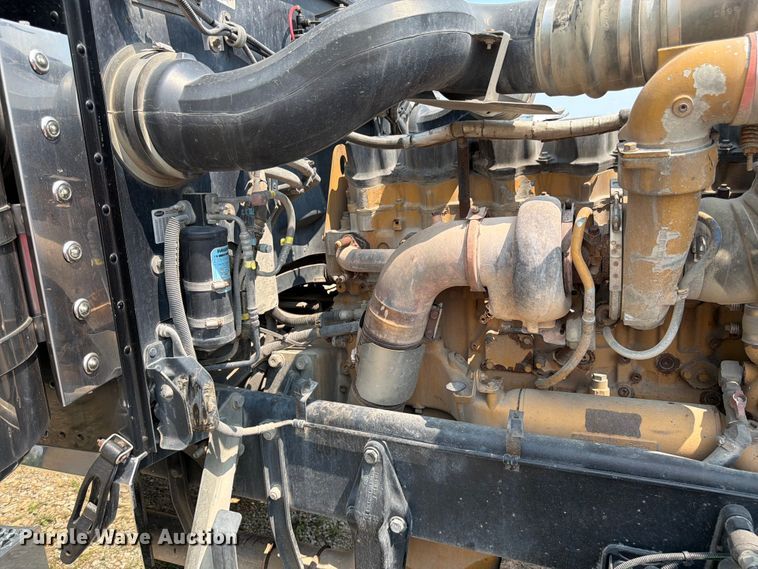 image for item FK3298 2016 Peterbilt 389 semi truck