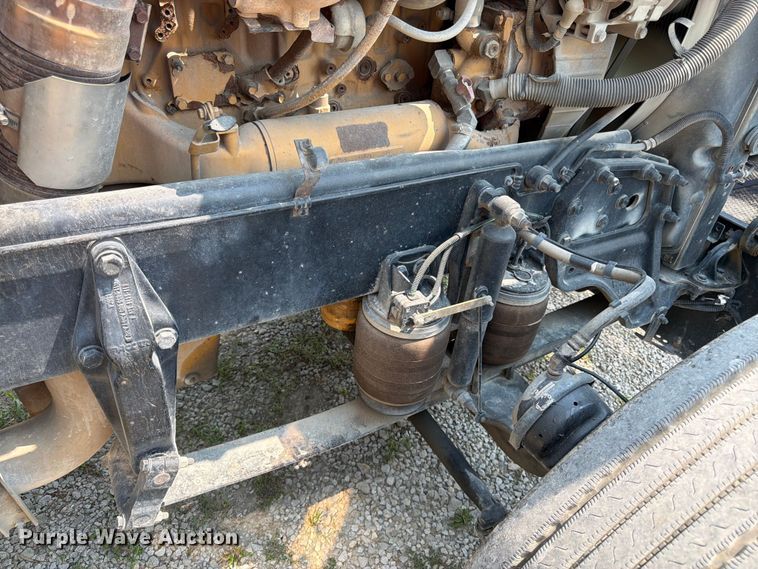 image for item FK3298 2016 Peterbilt 389 semi truck