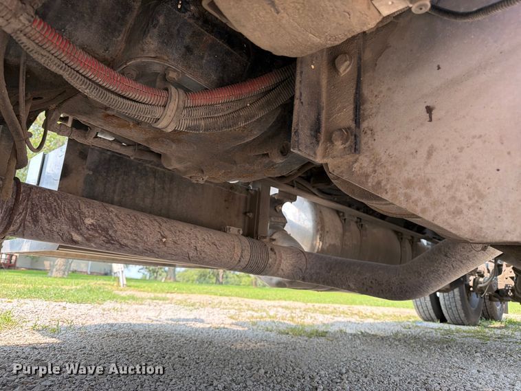 image for item FK3298 2016 Peterbilt 389 semi truck
