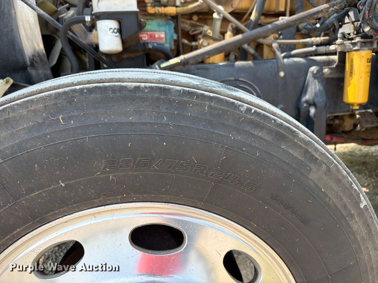 image for item FK3298 2016 Peterbilt 389 semi truck