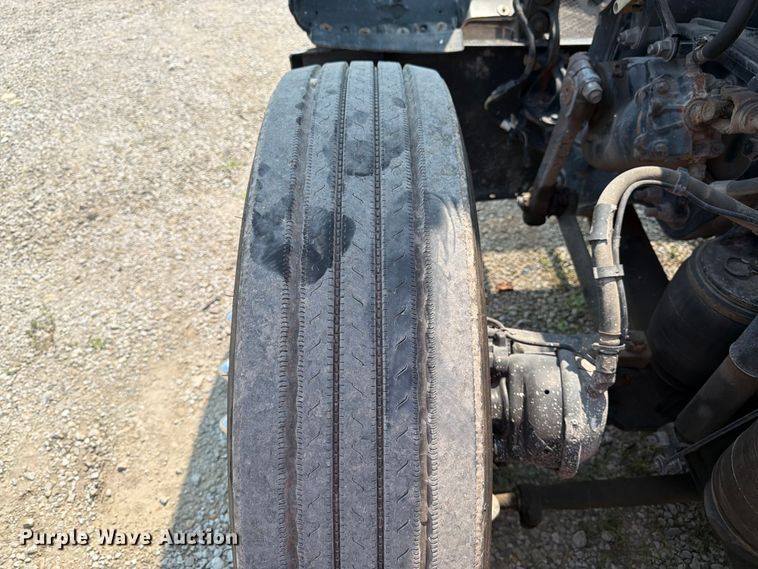 image for item FK3298 2016 Peterbilt 389 semi truck