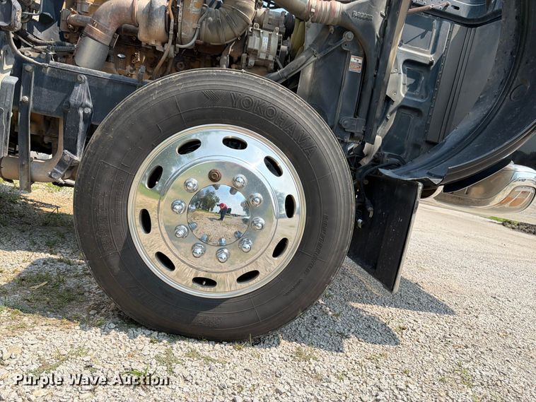 image for item FK3298 2016 Peterbilt 389 semi truck