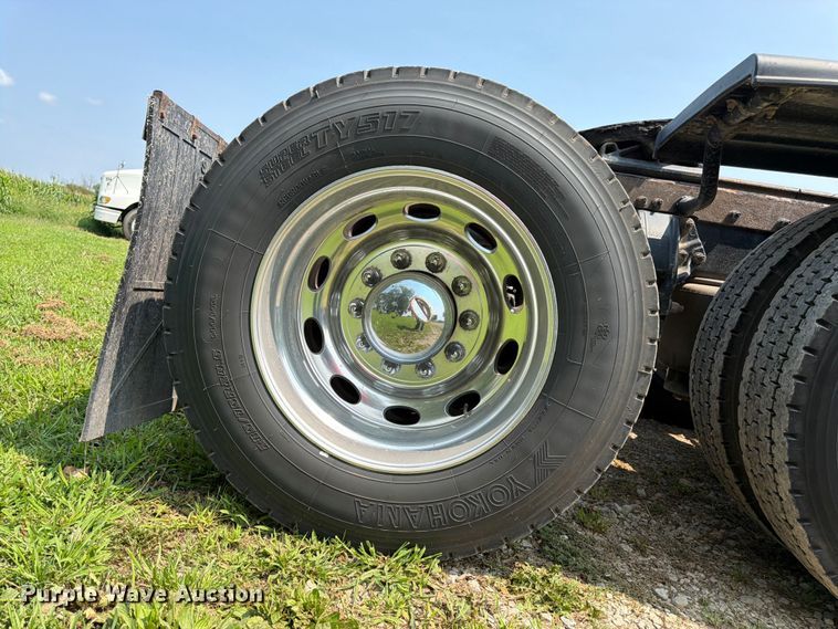 image for item FK3298 2016 Peterbilt 389 semi truck