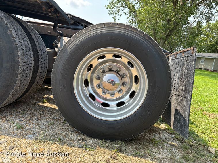 image for item FK3298 2016 Peterbilt 389 semi truck