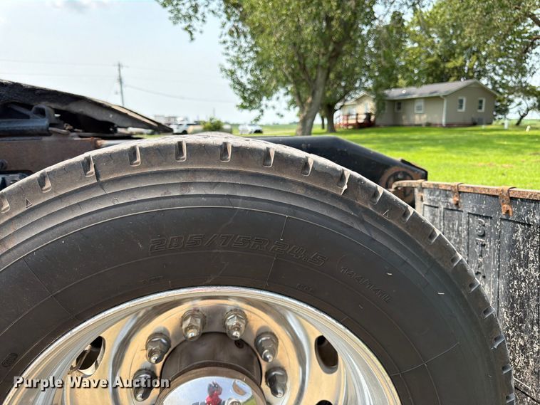 image for item FK3298 2016 Peterbilt 389 semi truck