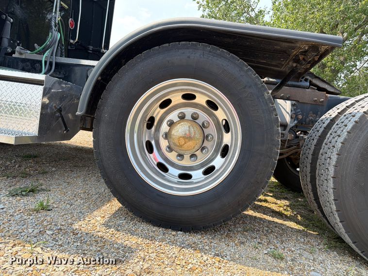 image for item FK3298 2016 Peterbilt 389 semi truck