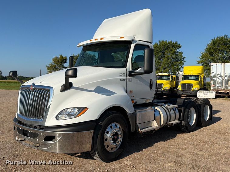 2019 International LT625 semi truck