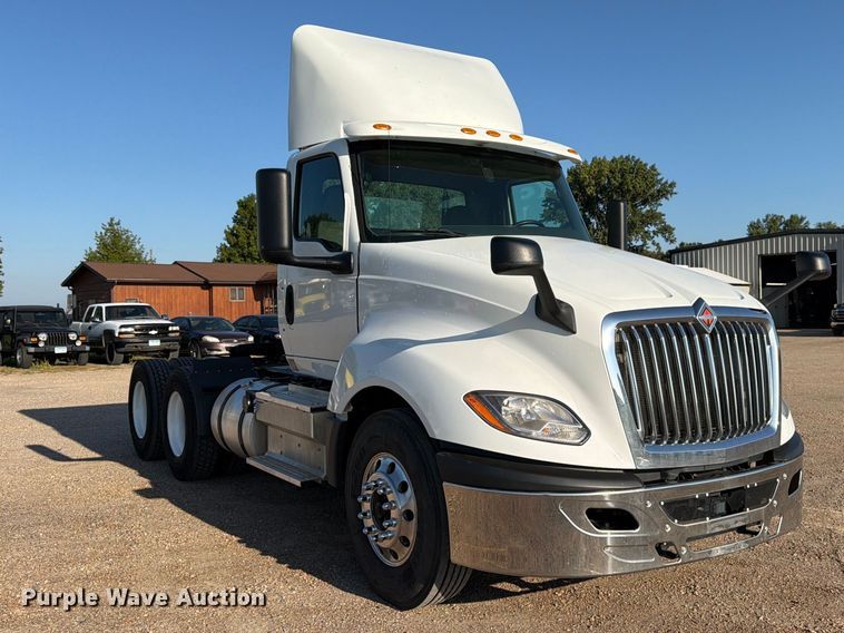 image for item FK3387 2019 International LT625 semi truck