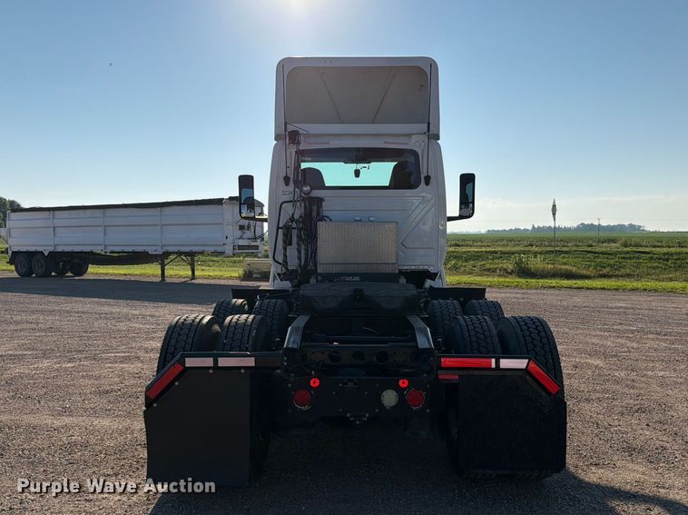 image for item FK3387 2019 International LT625 semi truck