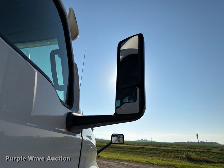 image for item FK3387 2019 International LT625 semi truck
