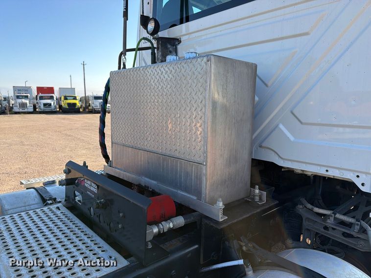 image for item FK3387 2019 International LT625 semi truck