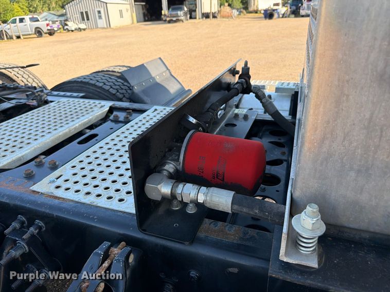 image for item FK3387 2019 International LT625 semi truck